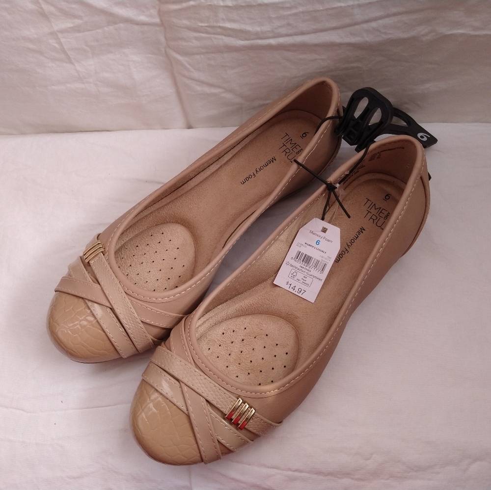 Women's flat slides size 6 NWT